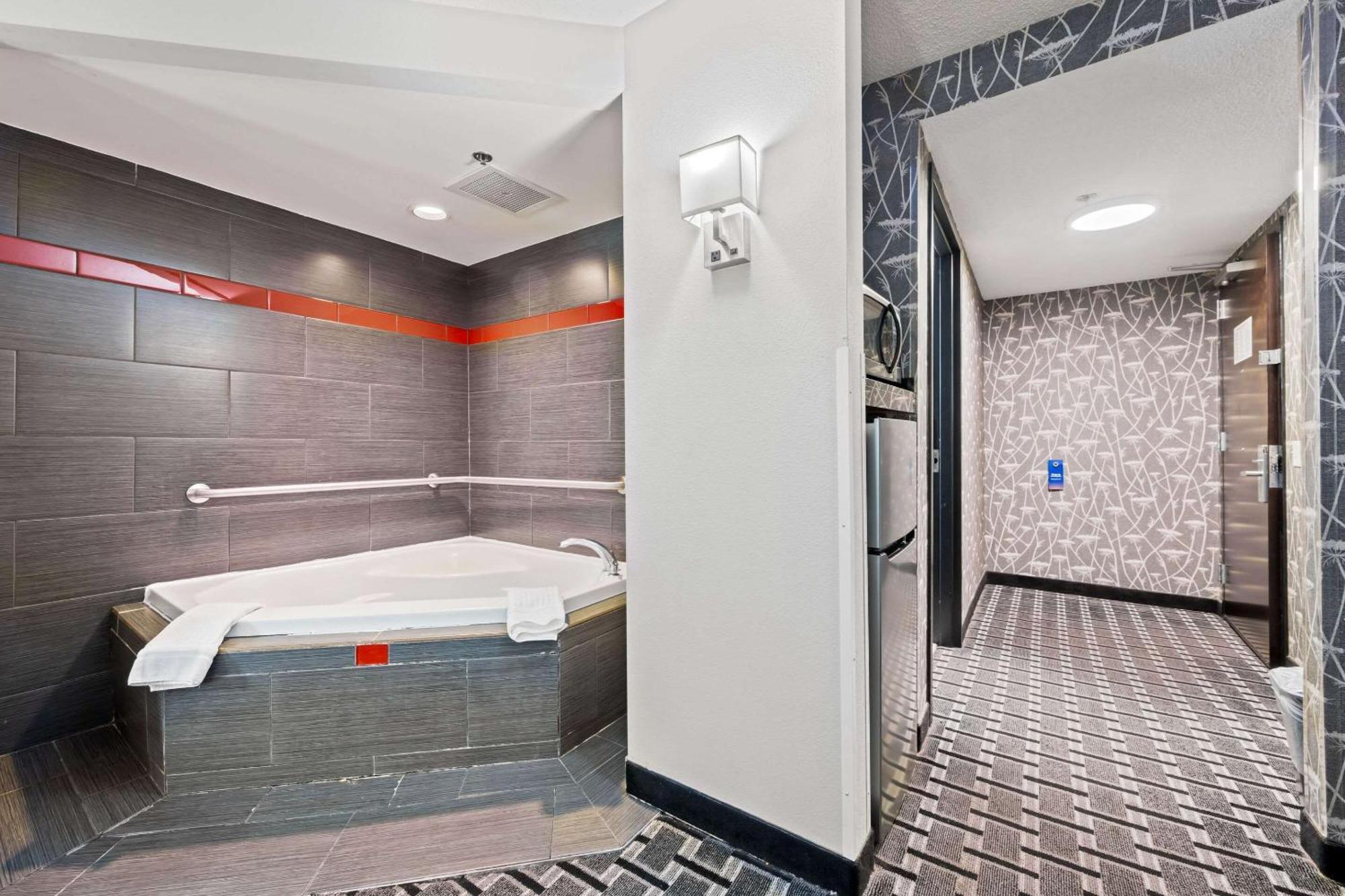 Comfort Suites Williamsburg Historic Area Εξωτερικό φωτογραφία